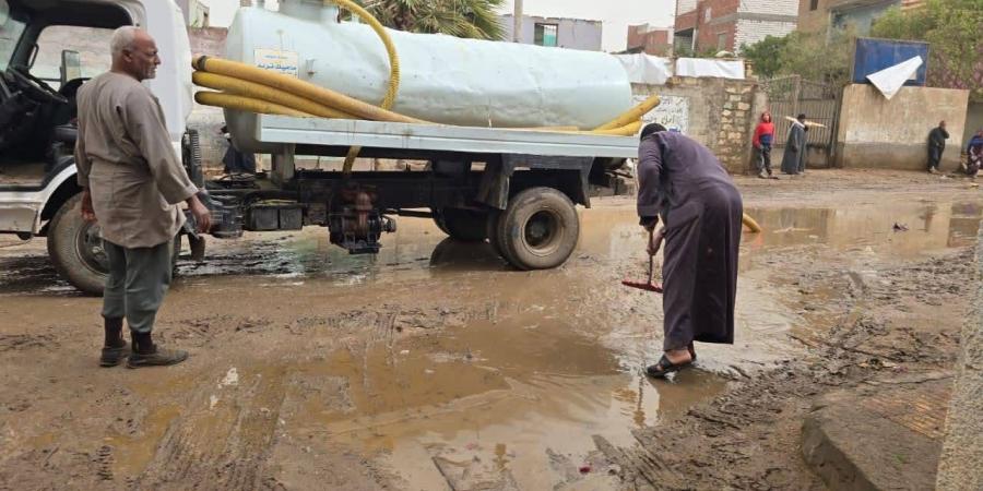 جهود مكثفة للوحدات المحلية في المنيا للتعامل مع تداعيات الأمطار