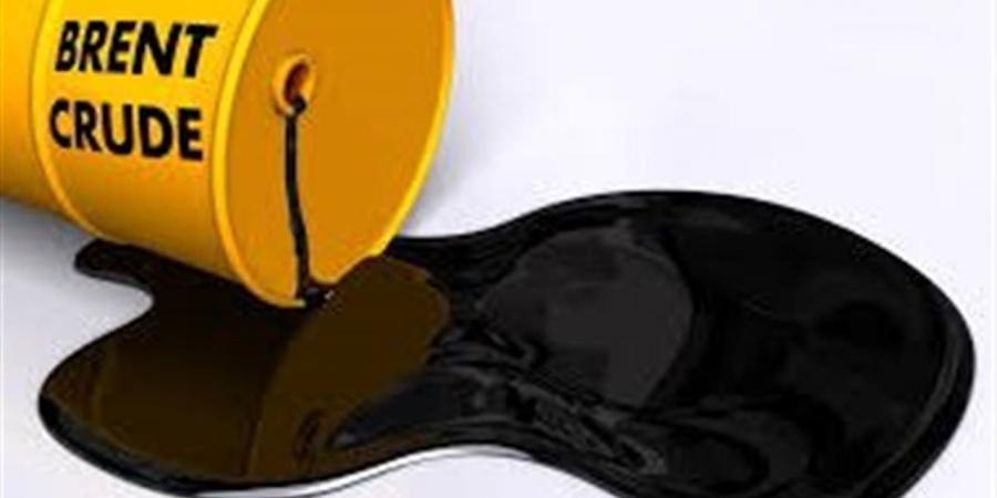 قلق بأسواق النفط العالمية.. قفزات سعرية جديدة ببرميل خام برنت وتكساس والروسي
