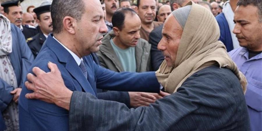 محافظ المنوفية يتقدم جنازة ضحايا حادث السادات بتلا.. ويقدم واجب العزاء ويدعم أسرهم