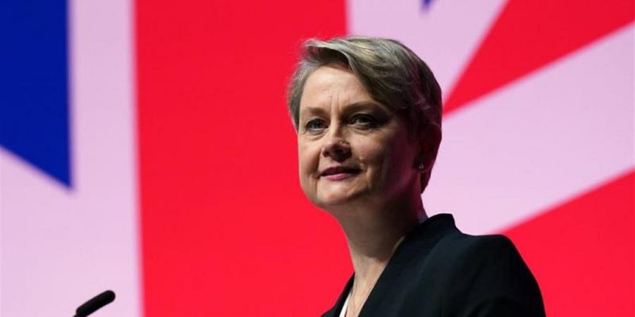 وزيرة خارجية بريطانيا: إيران تختطف هرمز لابتزاز الاقتصاد العالمي