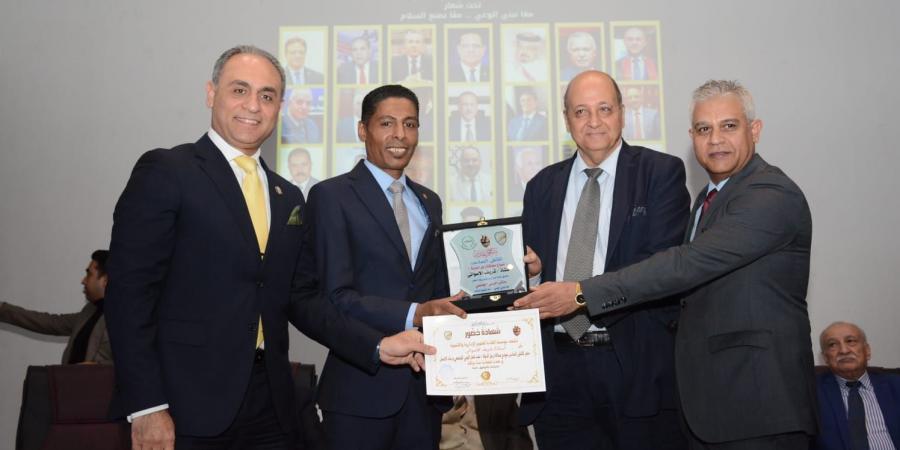 القادة تُكرم شريف الاسواني"حارس الوعي وباني الجسور" في ملتقى الوعي المجتمعي