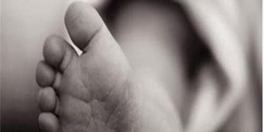 طالب إعدادي ينهي حياة شقيقته الرضيعة برصاصة أثناء اللهو بسلاح والده بقنا