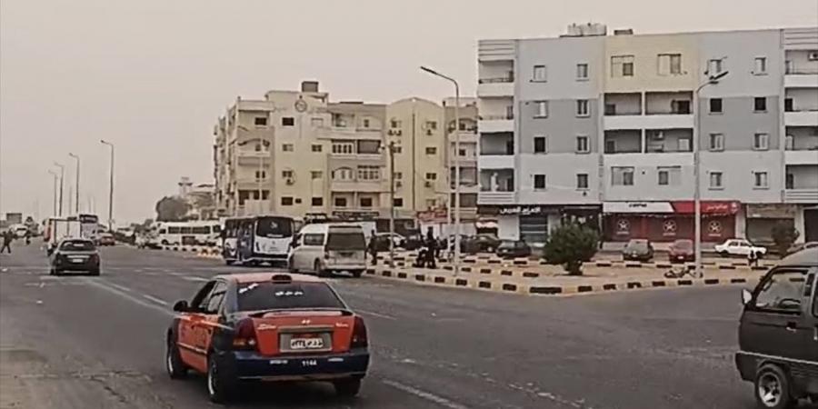 استمرار العاصفة الترابية بالغردقة ورأس غارب.. والبحر الأحمر توجة تحذيرات للمسافرين