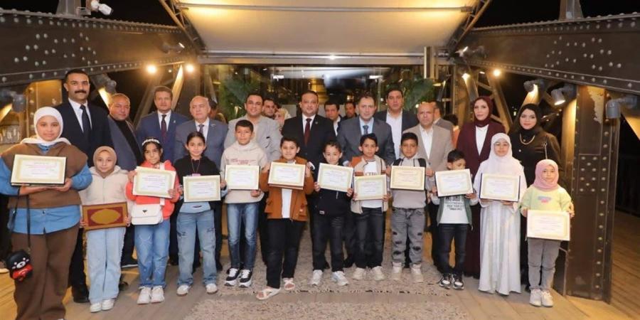 محافظ دمياط يلتقي الأطفال حفظة القران الكريم
