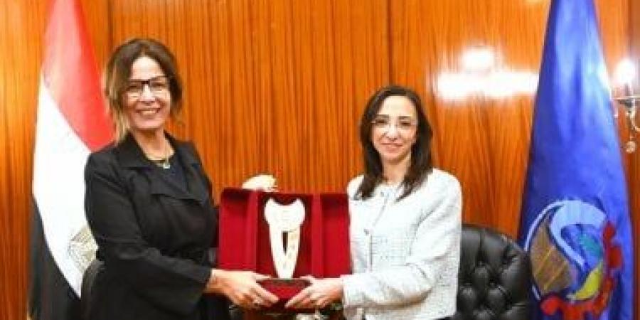 محافظ البحيرة تستقبل وزيرة الثقافة لتوقيع بروتوكول يعيد مكتبة البلدية للنور
