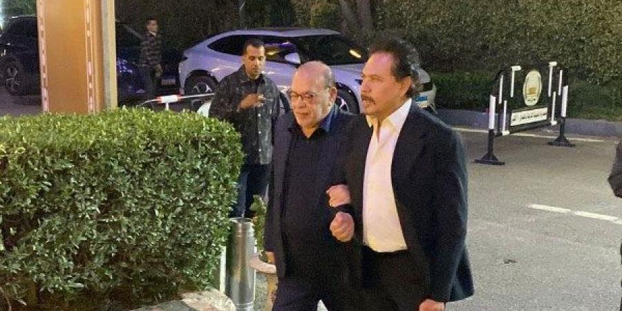 محمد رياض وصلاح عبد الله.. أبرز حضور عزاء والد حاتم صلاح| صور