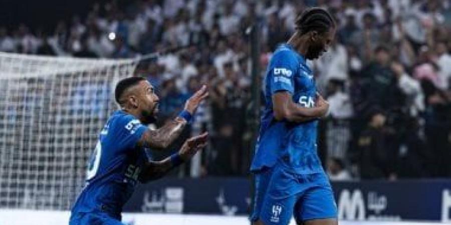الهلال ضد التعاون.. الزعيم يتفوق بهدف في الشوط الأول (فيديو)