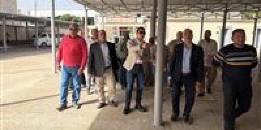 نائب محافظ الفيوم يتابع تطوير مواقف النقل: 10 ملايين جنيه لتحسين الخدمة وضبط الحركة المرورية