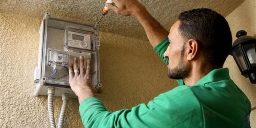 ضريبة "الوصلة": كيف تسبب سارق الكهرباء في غلق المحل ورفع سعر الوقود؟