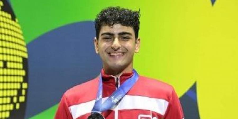 وزير الرياضة يهنئ عبد الرحمن طلبة بفضية سلاح الشيش فى بطولة العالم