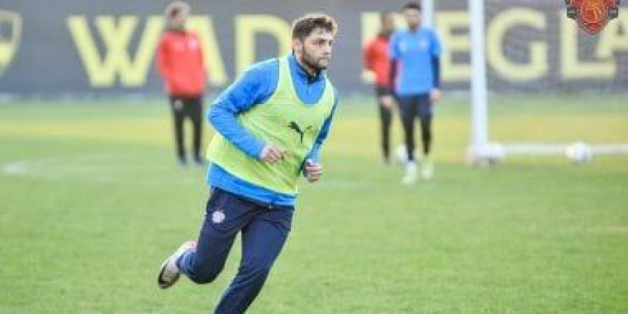 جلسة تحفيزية وفنية من على ماهر للاعبى سيراميكا استعدادا للأهلى فى الدورى