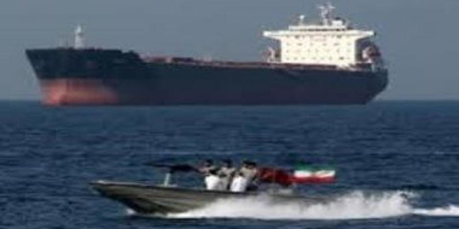 عُمان وإيران تبحثان ضمان انسيابية الملاحة في مضيق هرمز