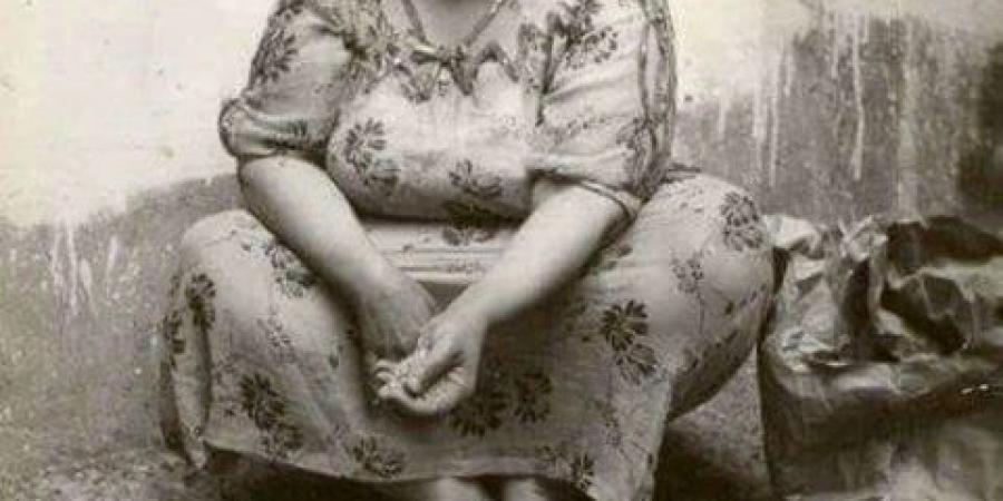 ماري منيب.. من نجمة كوميدية إلى خبيرة دواجن في حديقة منزلها