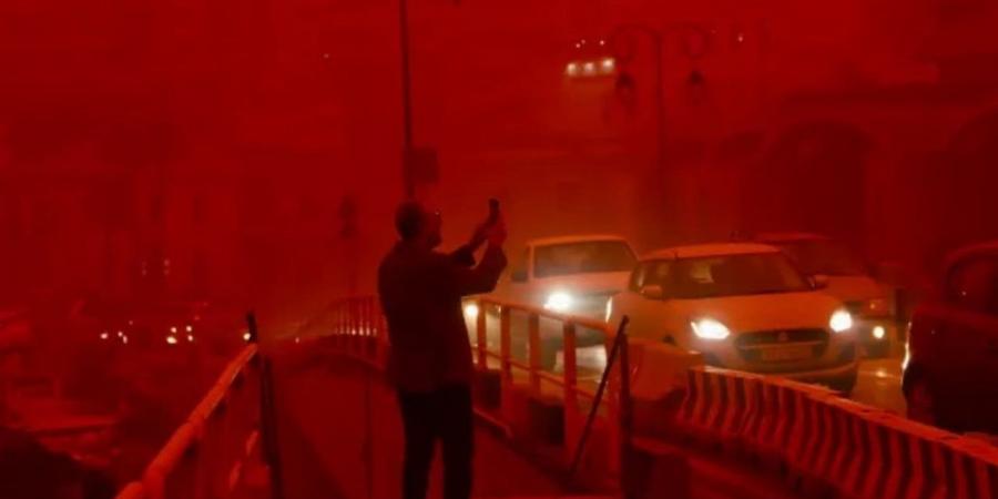 الأرصاد تنفي وصول العاصفة الدموية إلى مصر وتحذر من تخفيف الملابس