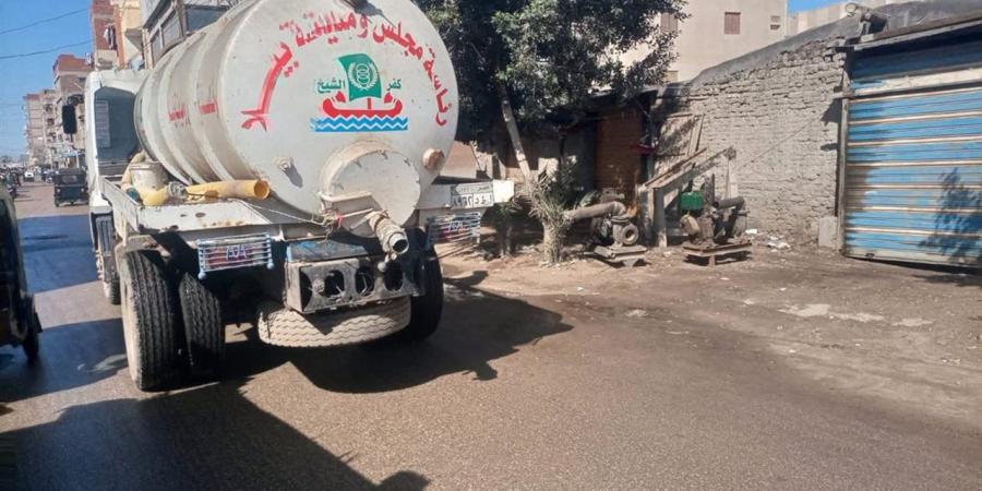 رئيس مدينة بيلا تتابع شفط مياه الأمطار ورفع تراكمات القمامة من الشوارع والميادين