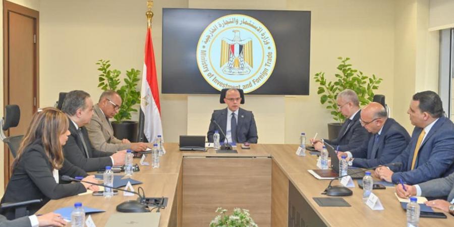 وزير الاستثمار يتابع مؤشرات الأداء ويسرع التحول الرقمي بالجهات التابعة