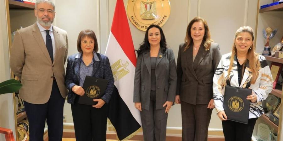 وزيرة التضامن تشهد توقيع عقود تمويل لمشروعات متناهية الصغر
