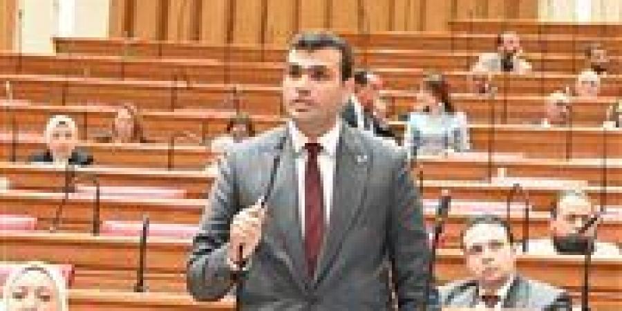 برلماني يُحذر من إجبار طلاب أولى ثانوي على اختيار مسار البكالوريا مبكرًا: قرار يهدد مستقبل جيل كامل