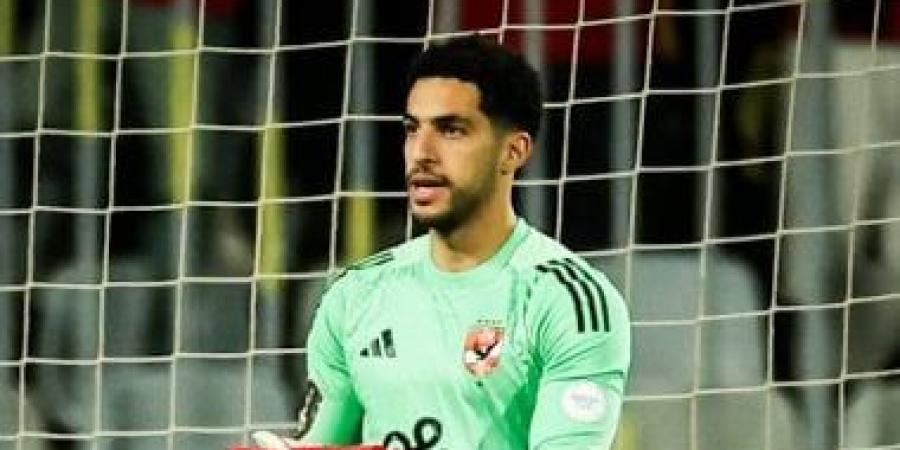 مصطفى شوبير مستمر في حراسة مرمى الأهلي أمام سموحة بعد طرد الشناوي