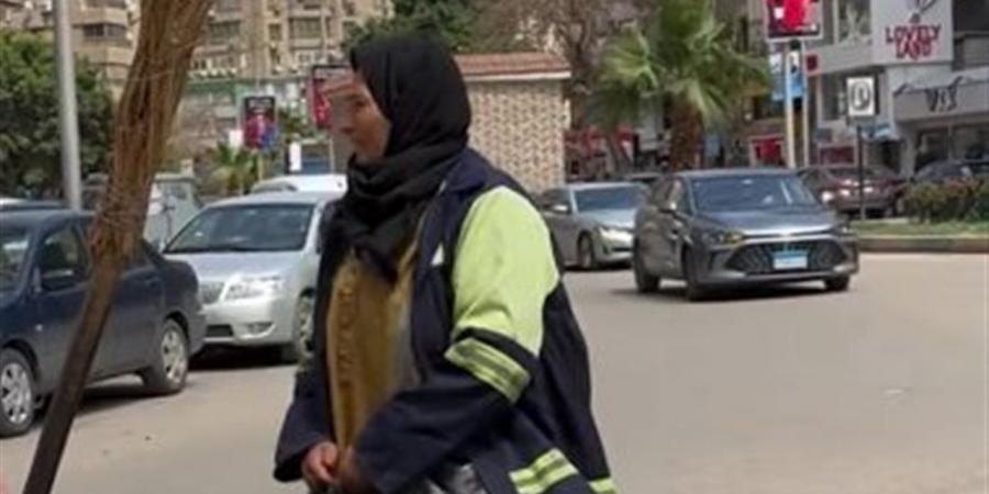 بتشتغل في عز الشمس وبتكافح مع ولادها عشان اللقمة الحلال.. فما قصتها؟ (فيديو)