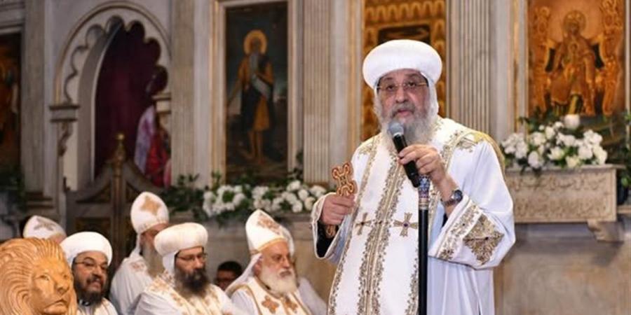 البابا تواضروس يترأس قداس خميس العهد من دير مارمينا (بث مباشر)