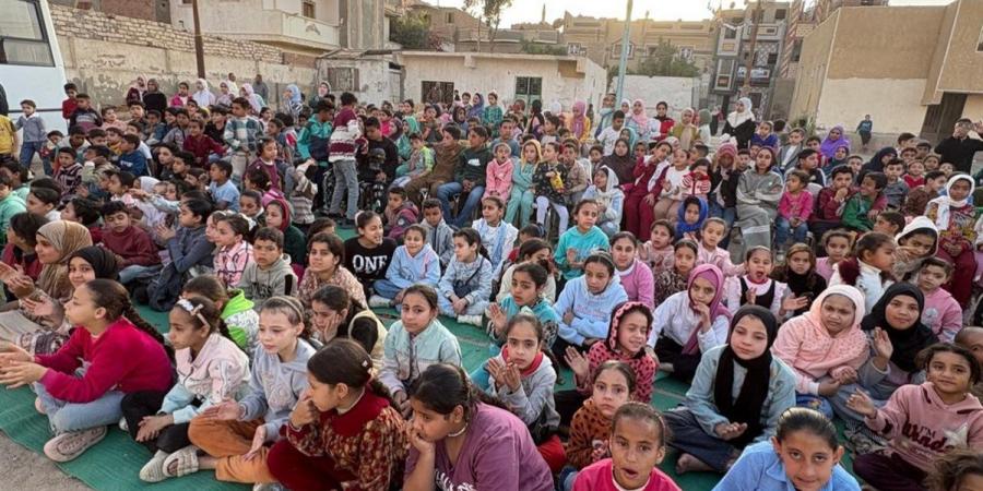 وسط تفاعل الأطفال.. كورال الفيوم يتألق في ثاني ليالي المسرح المتنقل بجرفس