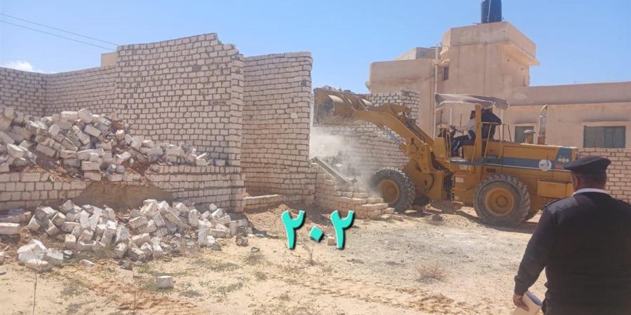 تنفيذ 22 قرارًا لإزالة المباني المخالفة في أراضي الدولة بالقطاع الثالث للساحل الشمالي الغربي