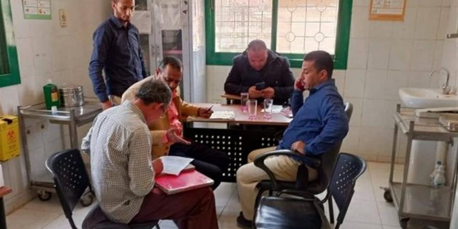 المتابعة الميدانية بالمنيا ترصد غياب 21 طبيبا وإداريا في 4 وحدات صحية