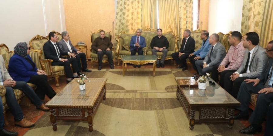 محافظ بني سويف يزور النادي الرياضي ويحفّز أبطال اليد وكرة القدم بعد إنجاز الصعود.. ويؤكد: البداية الحقيقية نحو منصات التتويج