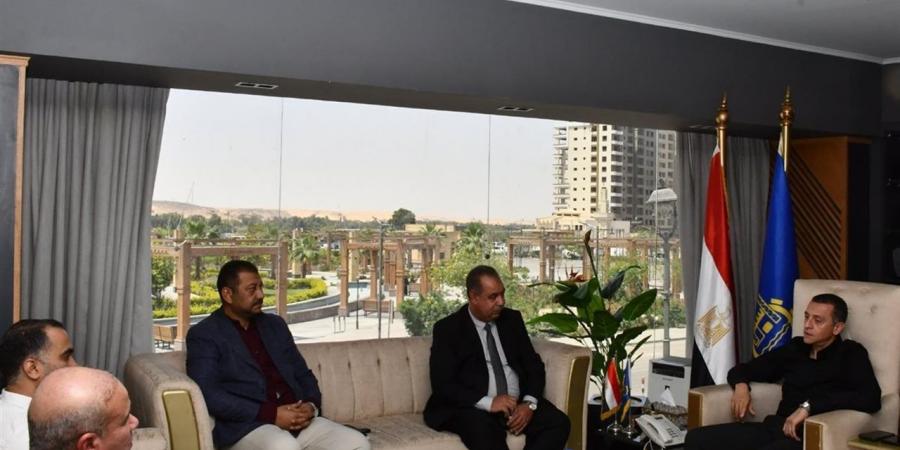 محافظ أسوان يبحث التعاون مع "استثمارات الأوقاف" لتعزيز الشراكات المؤسسية