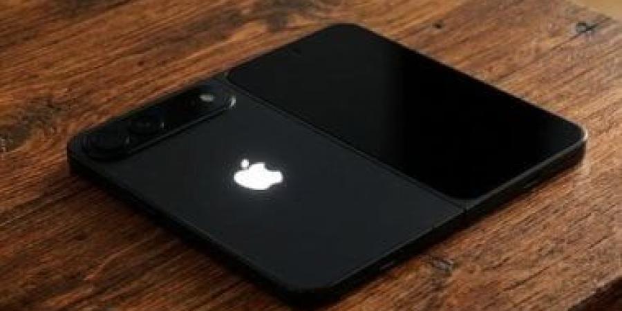 iPhone Fold يقترب.. هل تكشف آبل هاتفها القابل للطي في سبتمبر 2026؟