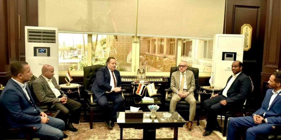 نقل أصول وحدتى كيمان المطاعنة وطب أسرة البياضية بالأقصر للرعاية الصحية لتطوير خدماتها