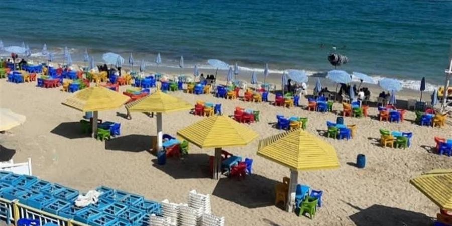 تباين ألوان الرايات بشواطئ الإسكندرية ونسب الإشغال تصل لـ25% قبل "شم النسيم"