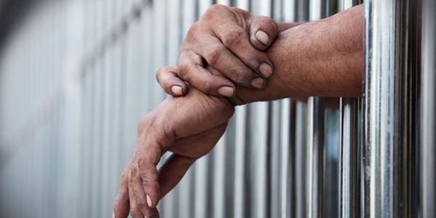 غرامة وسجن.. عقوبة الاتجار غير المشروع في العملات