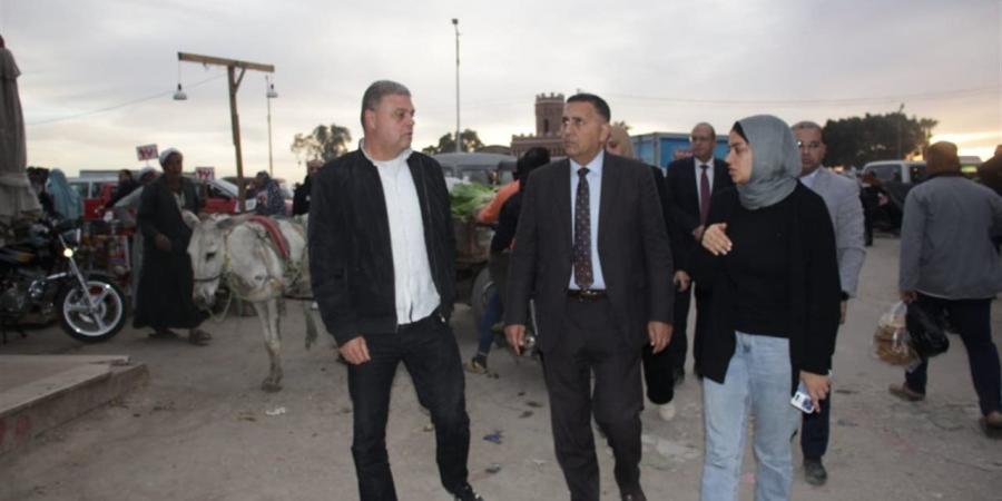 محافظ القليوبية يبحث نقل الباعة الجائلين والأسواق العشوائية إلى السوق الحضارى