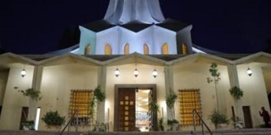 بدء قداس عيد القيامة.. أجراس الكاتدرائية تدق ورئيس الأسقفية يدعو لصلاة الاستعداد