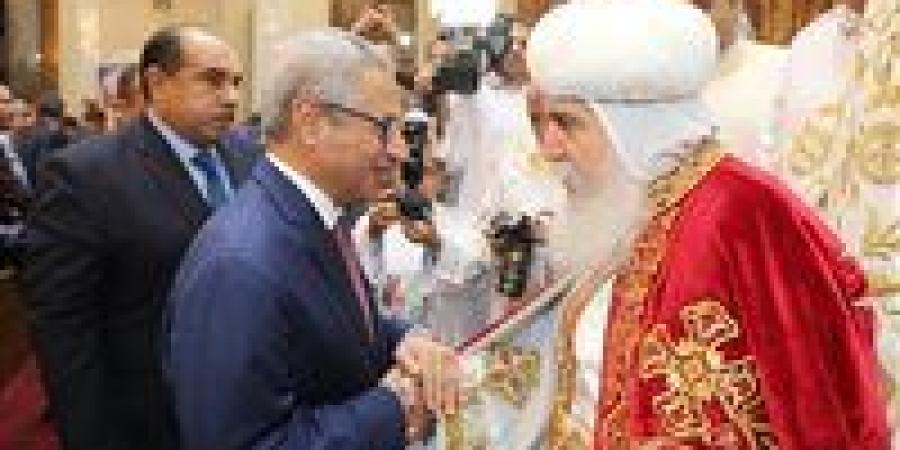محافظ بني سويف يهنئ الأخوة المسيحيين بعيد القيامة المجيد من مطرانية بني سويف