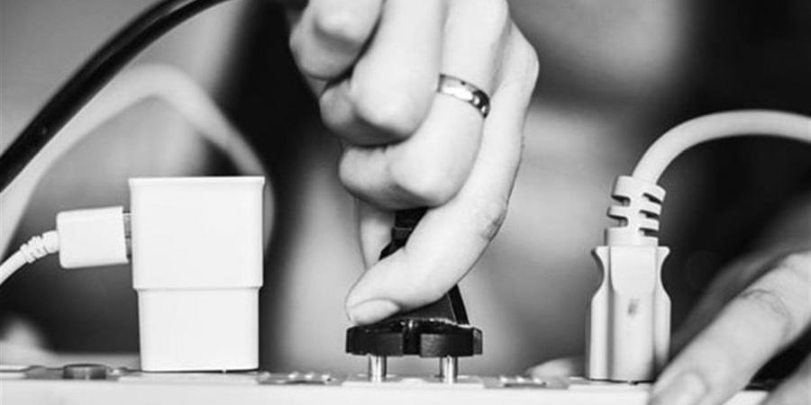 استهلاك أخف.. فاتورة أقل.. الدستور تكشف كيف تقلل أعطال الأجهزة من استهلاك الكهرباء