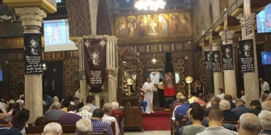 لماذا يرتدي البابا اللون الأبيض في العيد؟ كواليس طقوس "التونية" و"الصدرة" المطرزة