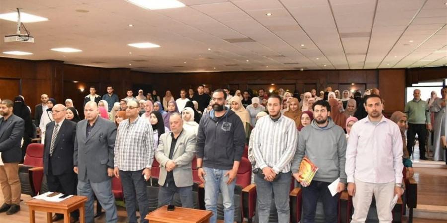 تكريم حفظة القرآن الكريم في المسابقة السنوية لكلية الآداب