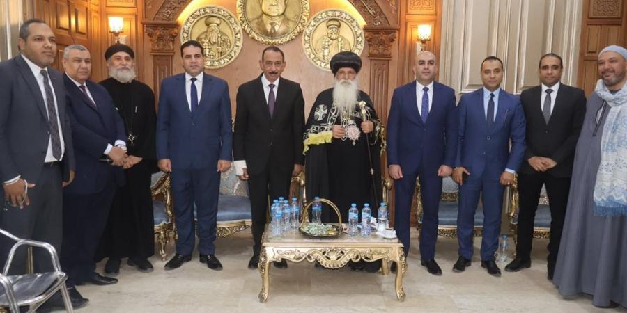 محافظ ومدير أمن سوهاج يهنئان الأقباط بعيد القيامة من داخل مطرانيات البلينا وجرجا