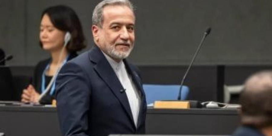 وزير الخارجية الإيراني يبحث مع دول خليجية آخر التطورات في المنطقة