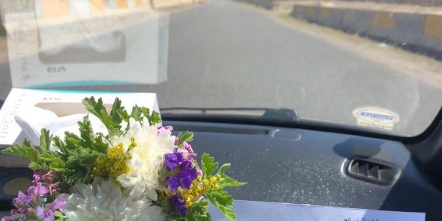 توزيع ورود على السيارات الوافدة لرأس البر في دمياط