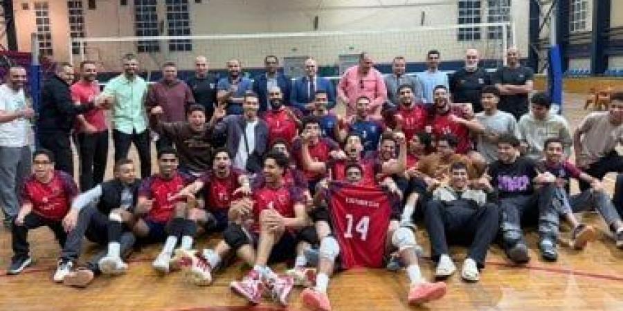 فريق الكرة الطائرة بنادى 6 أكتوبر يتأهل إلى الدورى الممتاز