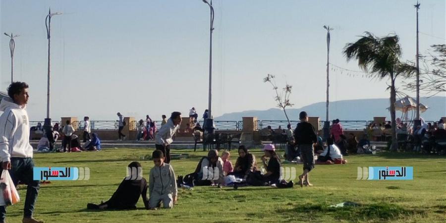 المزمار البلدي يُبهِج المحتفلين بشم النسيم في حدائق القناطر (فيديو)