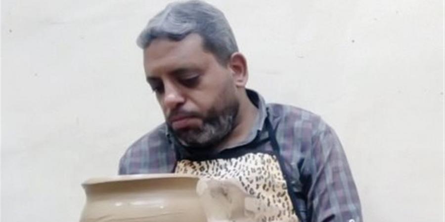 القدوة إبراهيم: أُعلِّم فنون الخزف للأطفال بلغة الإشارة