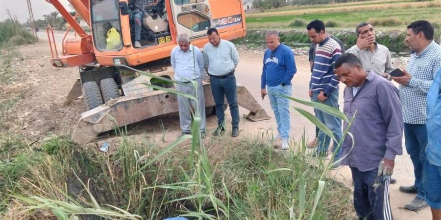 رئيس مياه الفيوم يتابع أعمال إصلاح خط مياه الشرب قطر 700 مم بمركز طامية