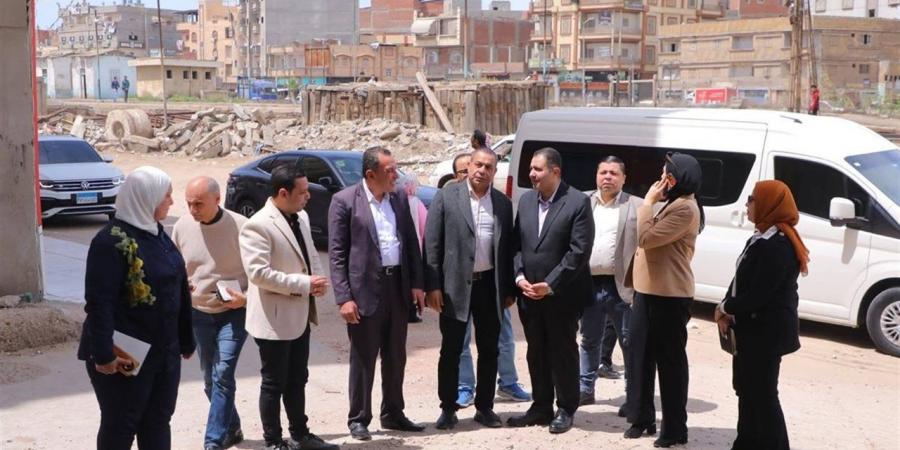 محافظ دمياط يتفقد نقطة الإسعاف وميدان كفر البطيخ لمتابعة أعمال التطوير