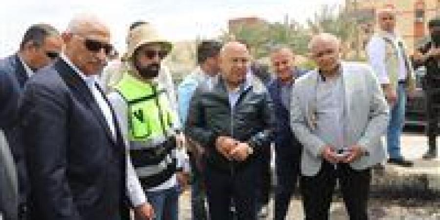 وزير النقل يتفقد مواقع العمل بالطريق الساحلى القنطرة شرق / العريش / رفح بطول 160 كم 