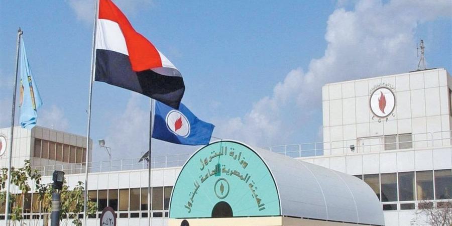 خزّانات سرية بالمحافظات.. هيئة البترول تفتح النار على عصابات السولار والبنزين